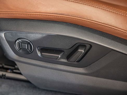 Used 2022 Audi Q8 Premium image 24