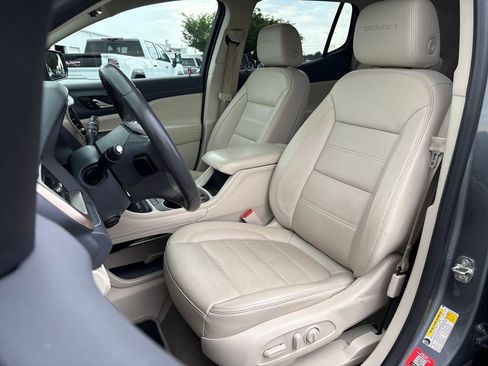 Used 2020 GMC Acadia Denali w/ Technology Package FWD image 20