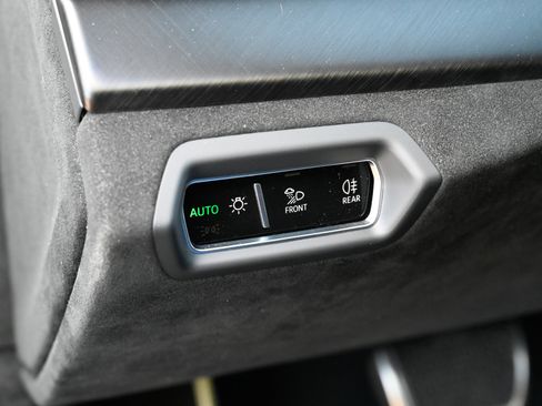 Used 2024 Lamborghini Urus Performante AWD/4WD image 24