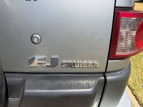 Used 2011 Toyota FJ Cruiser 4WD w/ Convenience Pkg image 5