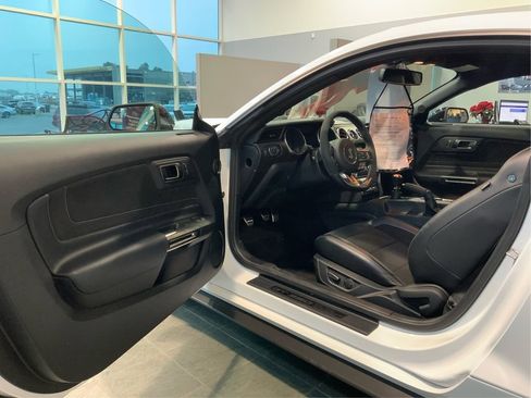 Used 2016 Ford Mustang Shelby GT350 w/ Technology Package image 9