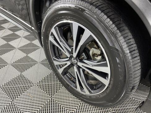Used 2019 Nissan Rogue SV w/ Premium Package FWD image 12