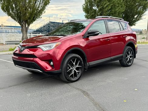 Used 2018 Toyota RAV4 SE w/ Power Extra Value Package AWD/4WD image 11