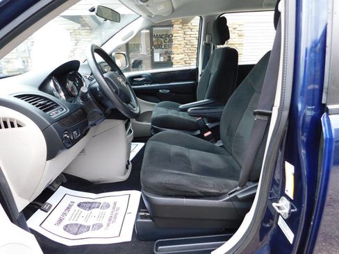Used 2015 Dodge Grand Caravan American Value Package image 24