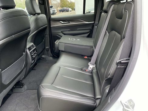 New 2025 Jeep Grand Cherokee Limited w/ Black Appearance Package image 6