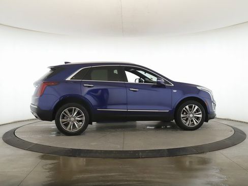Used 2025 Cadillac XT5 Premium Luxury image 6