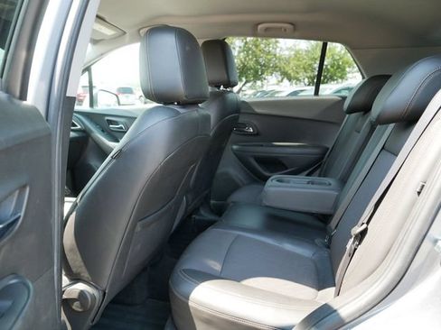 Used 2019 Chevrolet Trax LT w/ LT Convenience Package AWD/4WD image 15