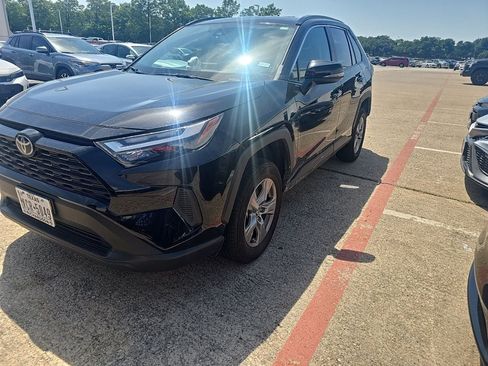 Used 2025 Toyota RAV4 XLE FWD image 1