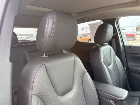 Used 2022 Buick Encore GX Essence w/ Experience Buick Package image 54