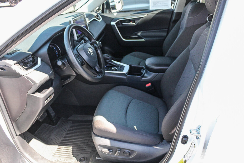 Certified 2025 Toyota RAV4 XLE AWD/4WD image 8