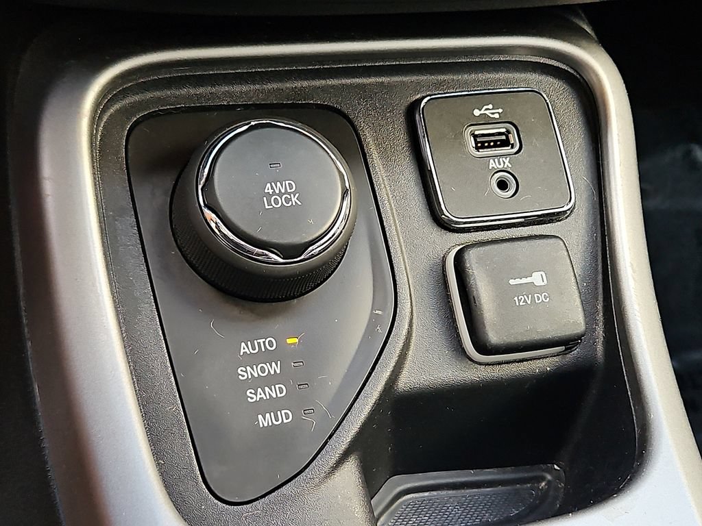 Used 2018 Jeep Compass Latitude w/ Popular Equipment Group AWD/4WD image 15