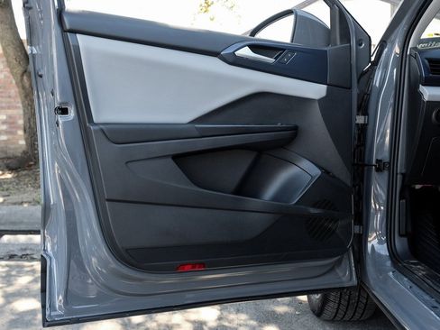 Used 2023 Volkswagen Taos SE image 54