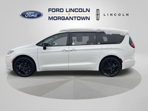 Used 2024 Chrysler Pacifica Limited w/ S Appearance Package image 1