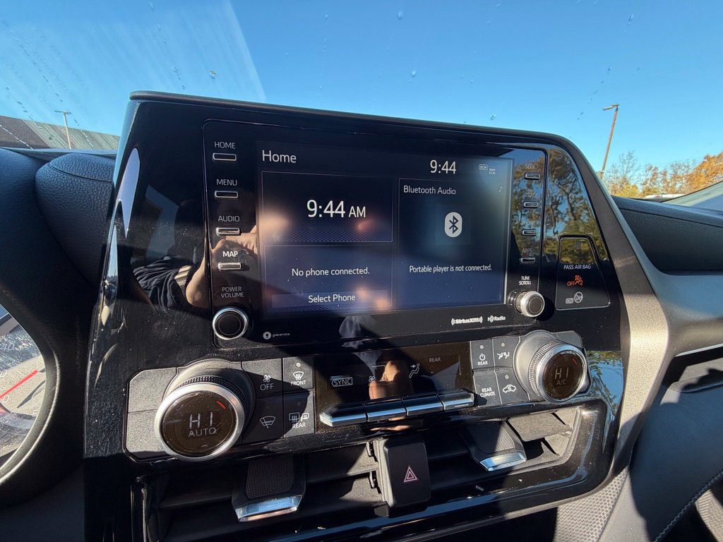 Used 2021 Toyota Highlander LE AWD/4WD image 21