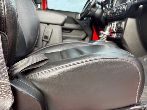 Used 2022 Jeep Wrangler Unlimited Rubicon w/ Trailer Tow Package image 30