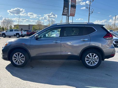 Used 2017 Nissan Rogue SV w/ SV Premium Package AWD/4WD image 8
