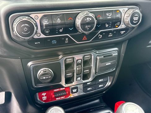 Used 2021 Jeep Wrangler Unlimited Rubicon 4xe w/ Cold Weather Group AWD/4WD image 17