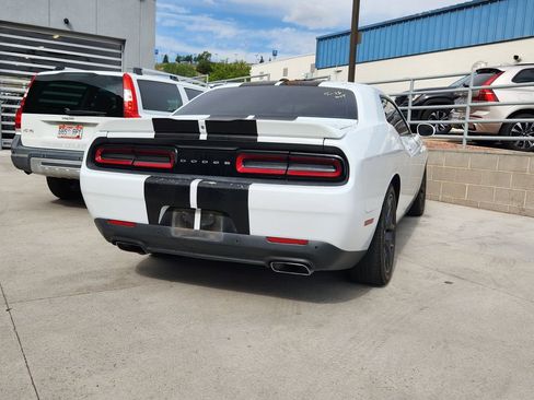 Used 2019 Dodge Challenger R/T RWD image 9