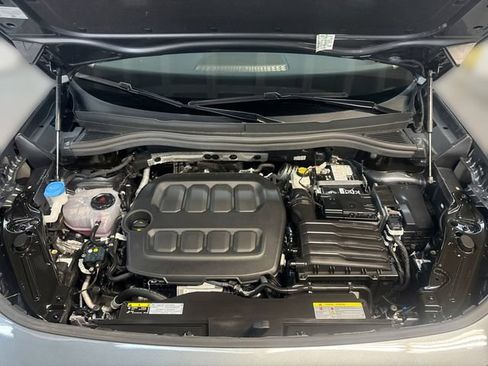 Certified 2025 Volkswagen Tiguan SE AWD/4WD image 18