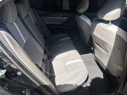 Used 2025 Toyota Camry SE w/ Convenience Package image 24