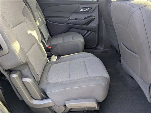 Used 2023 Chevrolet Traverse LT FWD image 19