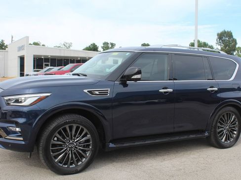 Used 2022 INFINITI QX80 Premium Select w/ Cargo Package RWD image 2