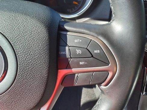 Used 2021 Jeep Grand Cherokee Laredo X image 24