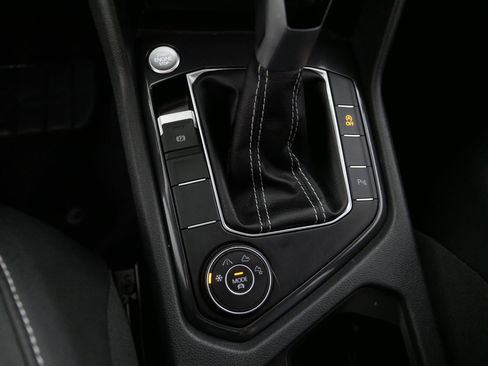 Certified 2024 Volkswagen Tiguan SE R-Line AWD/4WD image 29