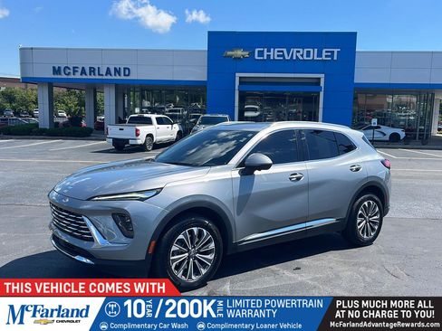 Used 2025 Buick Envision Preferred AWD/4WD image 1