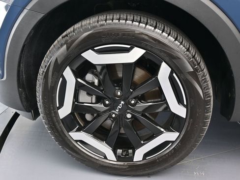 Used 2025 Kia Telluride EX w/ EX Captain's Chair Package image 31