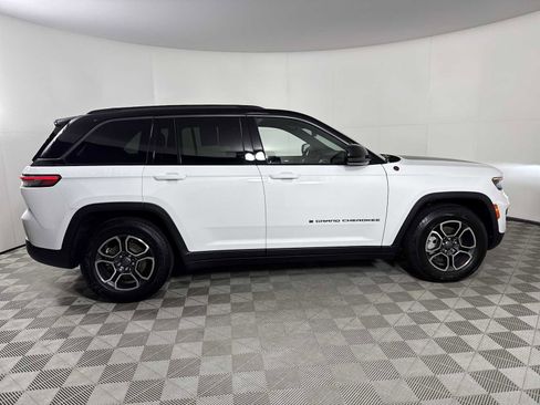 Used 2022 Jeep Grand Cherokee Trailhawk w/ Luxury Tech Group III image 9