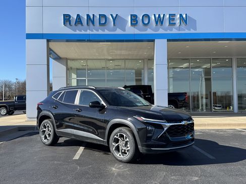 Used 2024 Chevrolet Trax LT w/ Driver Confidence Package image 1