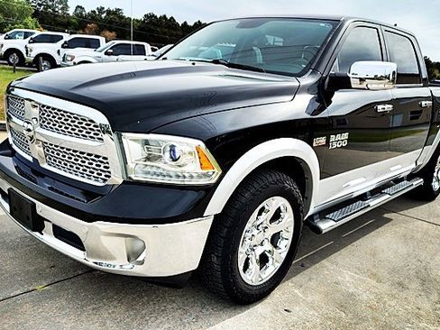 Used 2014 RAM 1500 Laramie w/ Convenience Group image 5