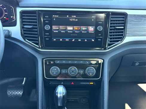 Used 2022 Volkswagen Atlas Cross Sport SE image 31