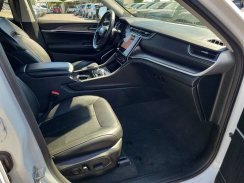Used 2022 Jeep Grand Cherokee L Limited AWD/4WD image 16