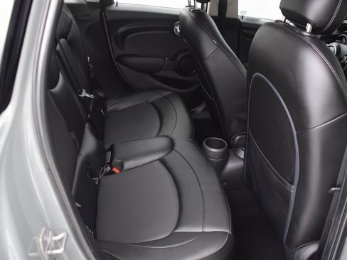 Used 2015 MINI Cooper 4-Door Hardtop image 18