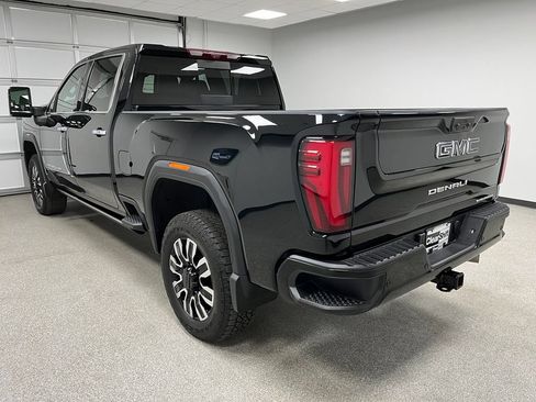 Used 2025 GMC Sierra 3500 Denali Ultimate AWD/4WD image 8