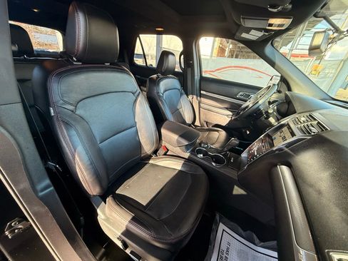 Used 2018 Ford Explorer Sport image 28
