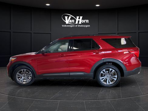 Used 2021 Ford Explorer XLT w/ Equipment Group 202A AWD/4WD image 4