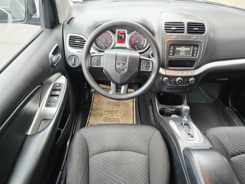 Used 2019 Dodge Journey SE image 10