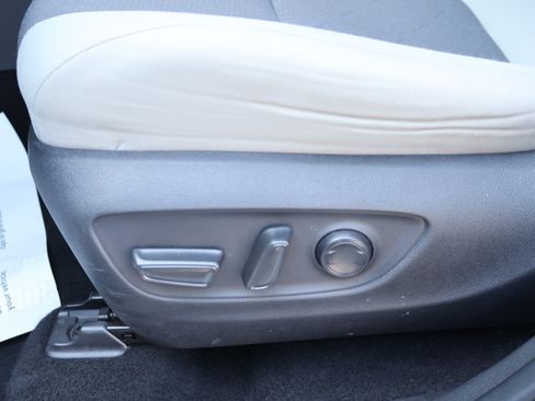Used 2025 Toyota RAV4 XLE FWD image 19
