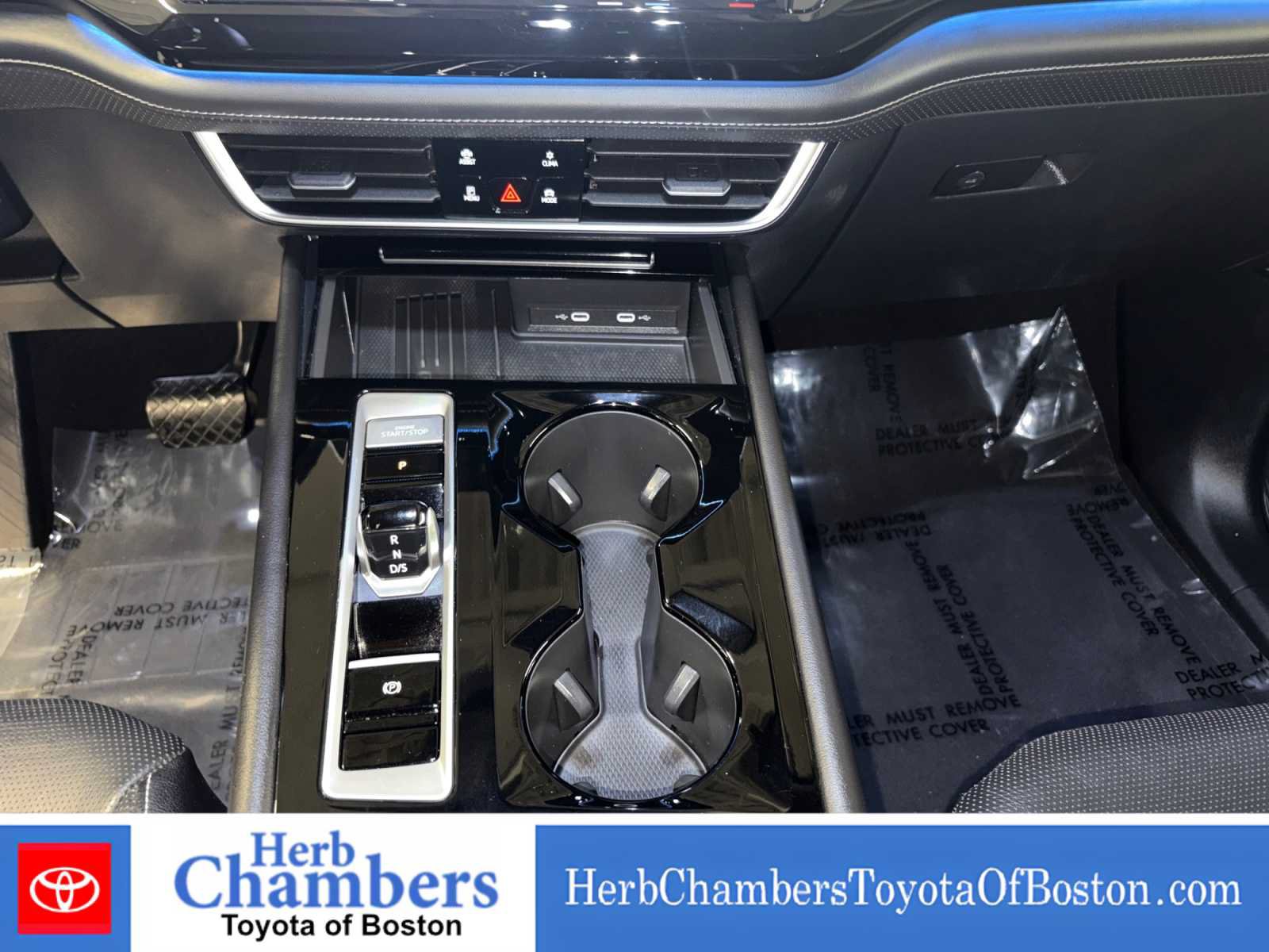 Used 2025 Volkswagen Atlas SEL AWD/4WD image 15