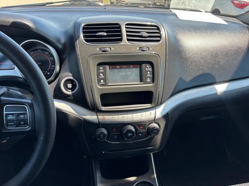 Used 2019 Dodge Journey SE w/ Blacktop Package FWD image 15