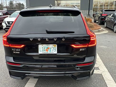 Used 2024 Volvo XC60 B5 Core image 9
