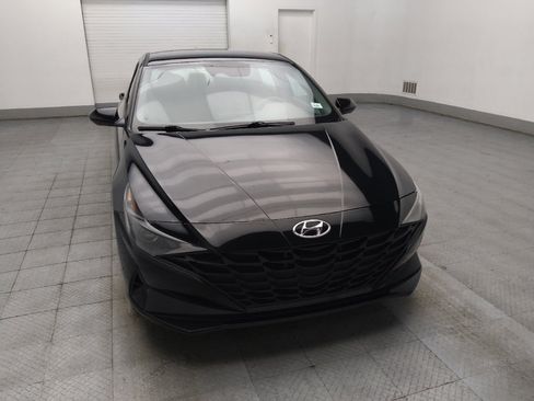 Used 2021 Hyundai Elantra SE FWD image 14