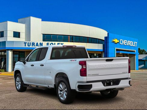 Used 2024 Chevrolet Silverado 1500 Custom image 3