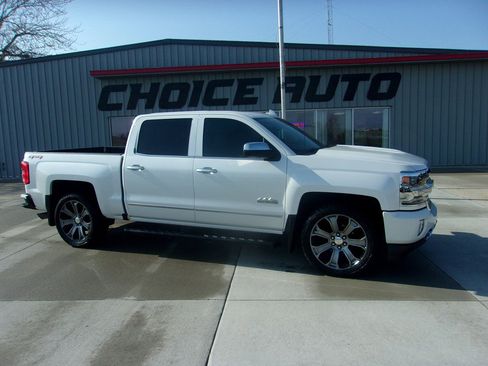 Used 2016 Chevrolet Silverado 1500 High Country w/ High Country Premium Package AWD/4WD image 2