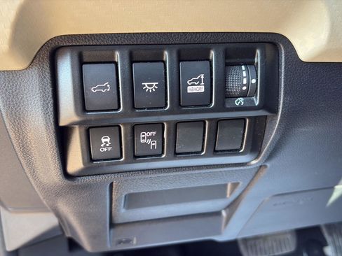 Used 2021 Subaru Ascent Premium w/ Convenience Package image 9