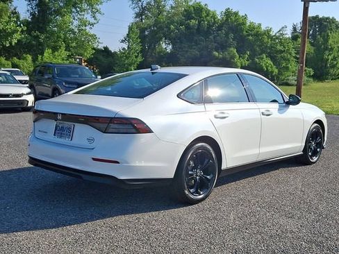 Certified 2025 Honda Accord SE image 6