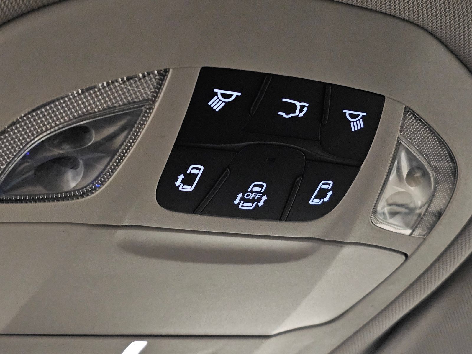 Used 2024 Chrysler Pacifica Limited FWD image 18